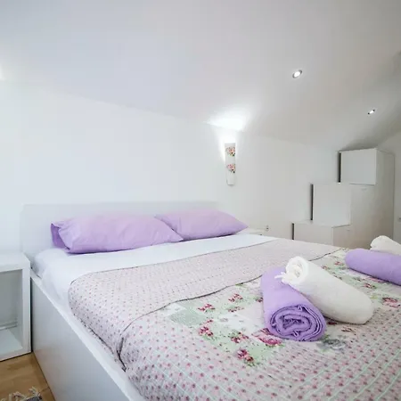 Ni-sa Apartment